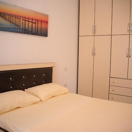 Pleasant Apartment With Free Dedicated Parking In Komuna E Parisit Tirana Esterno foto
