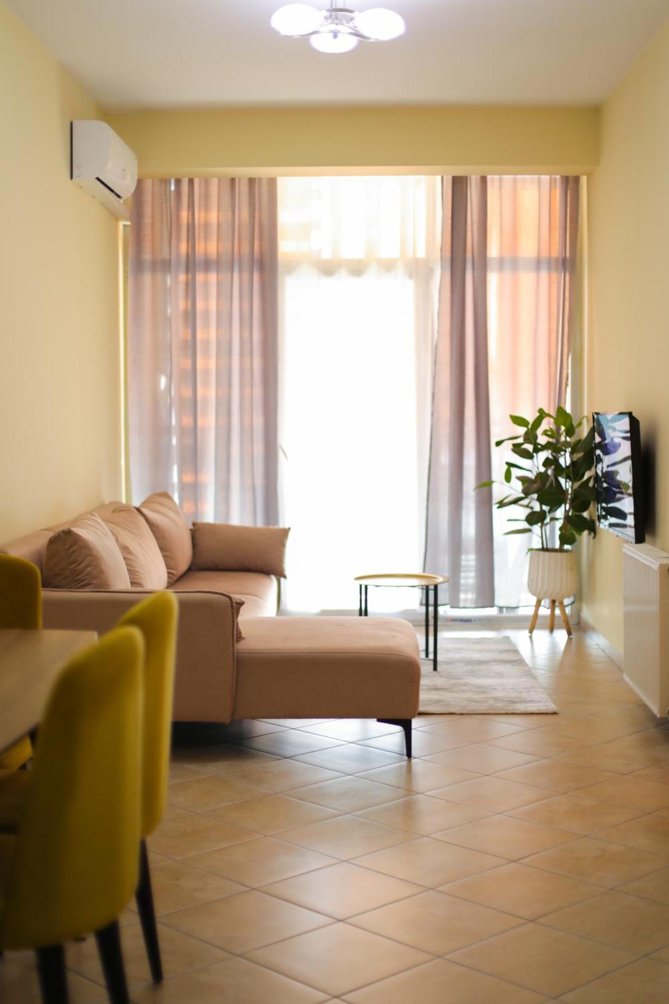 Pleasant Apartment With Free Dedicated Parking In Komuna E Parisit Tirana Esterno foto