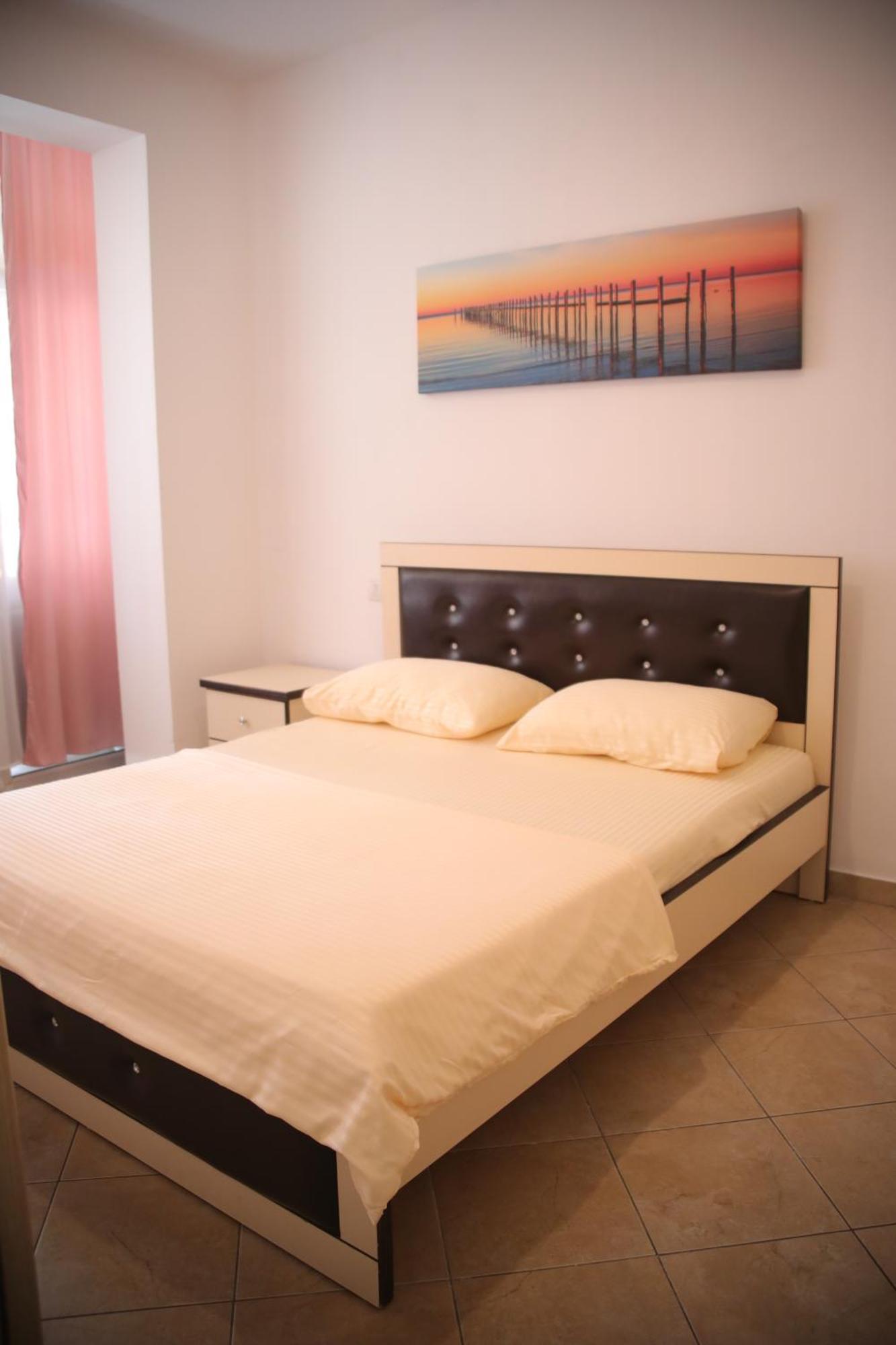 Pleasant Apartment With Free Dedicated Parking In Komuna E Parisit Tirana Esterno foto