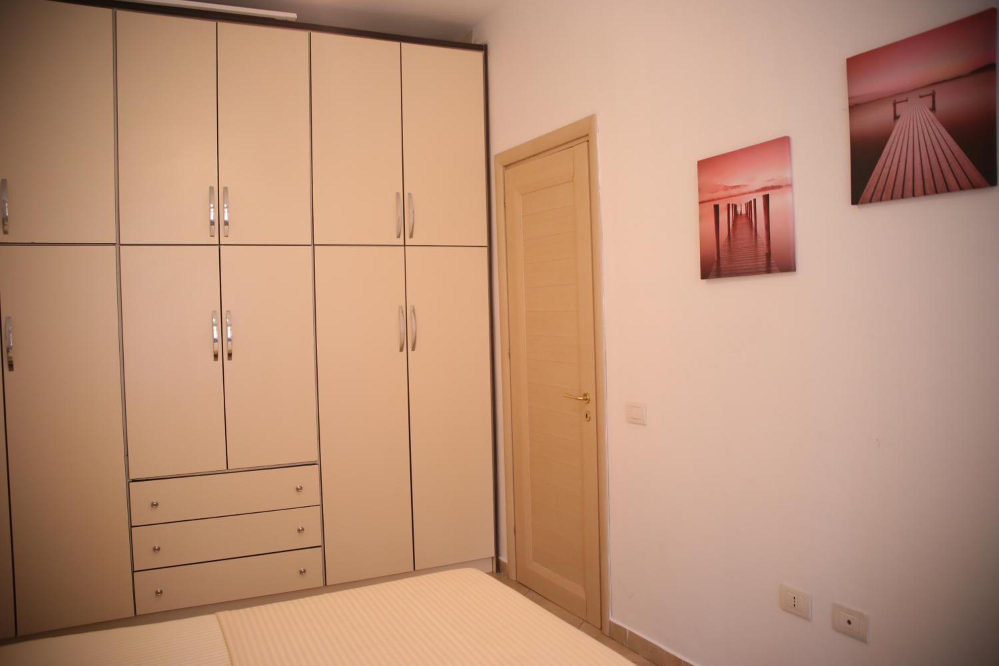 Pleasant Apartment With Free Dedicated Parking In Komuna E Parisit Tirana Esterno foto