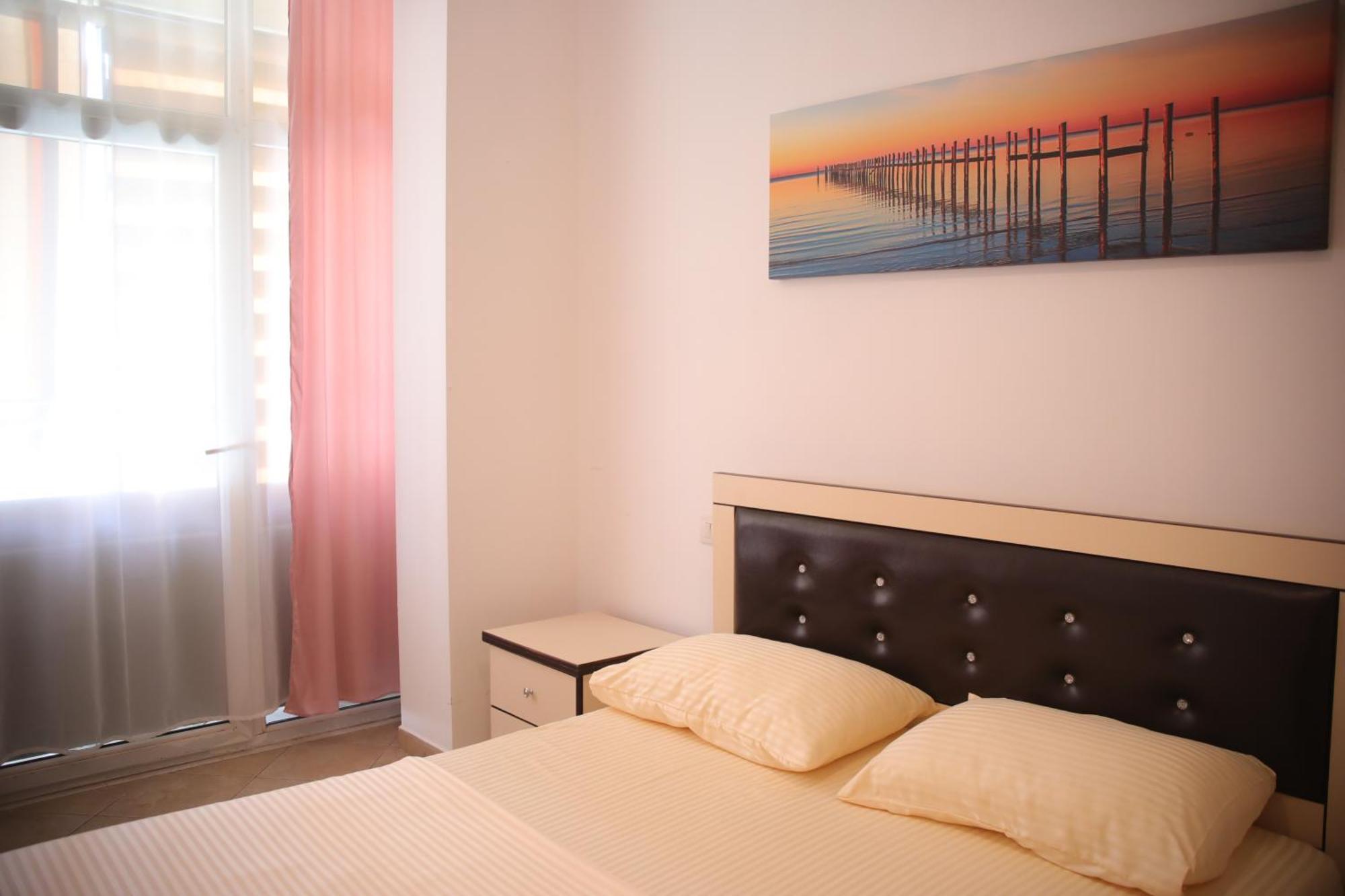 Pleasant Apartment With Free Dedicated Parking In Komuna E Parisit Tirana Esterno foto
